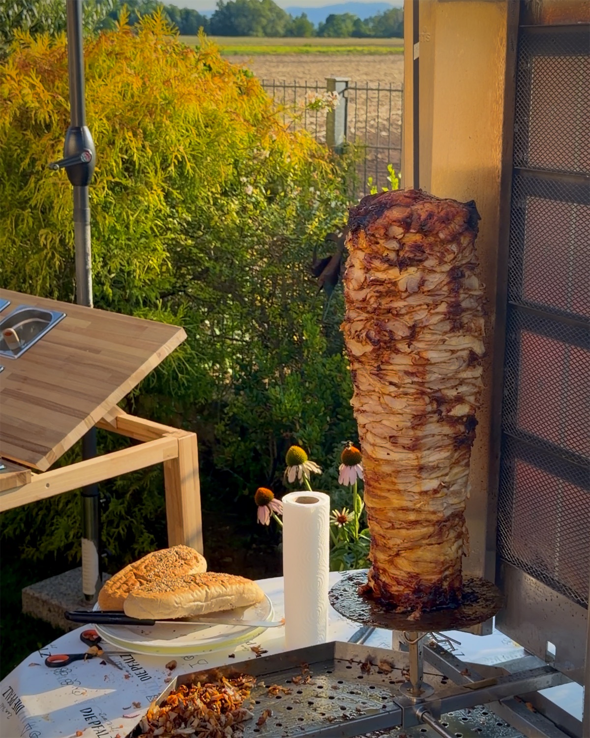 Chicken-Spieß im Abendlicht