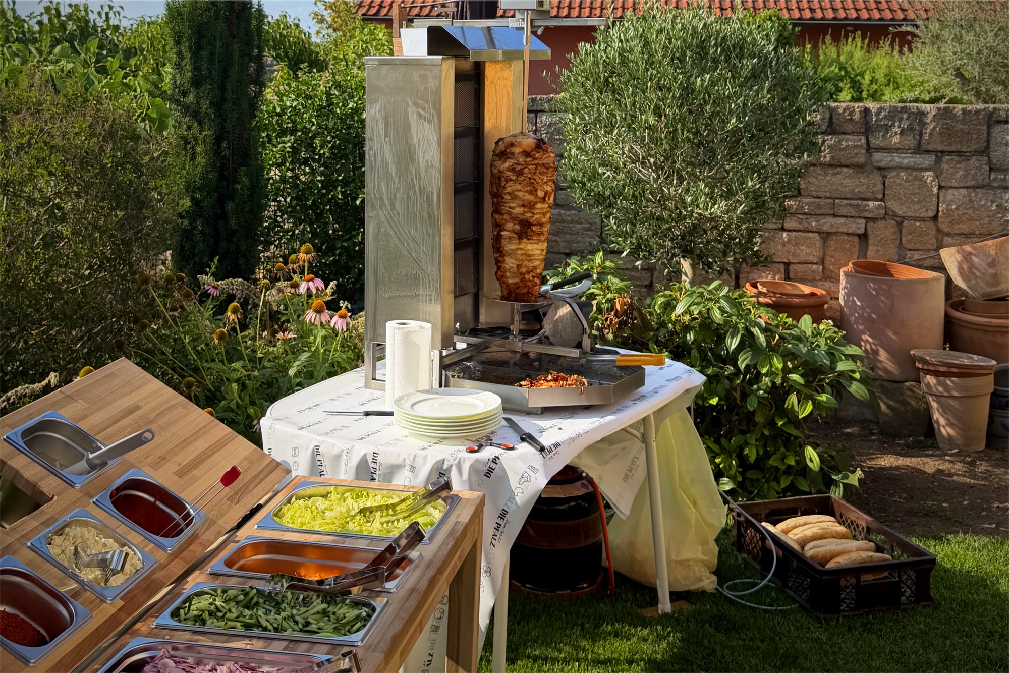 Spieß und Toppings-Station beim ALMANS Testessen