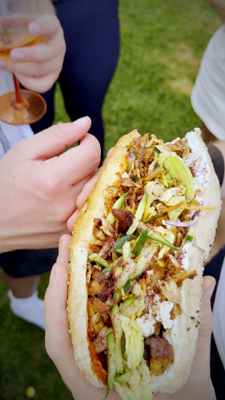 ALMANS Döner mit Chicken, Gurke, Weichkäse und Sumach